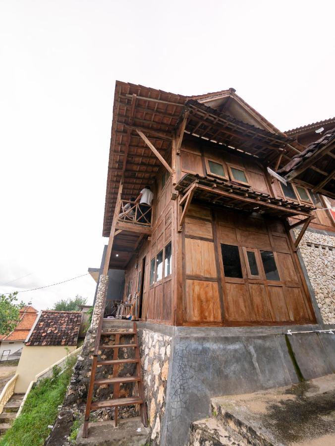 Villa Watu Kodok - Villa Located Close To The Beach Baron Extérieur photo